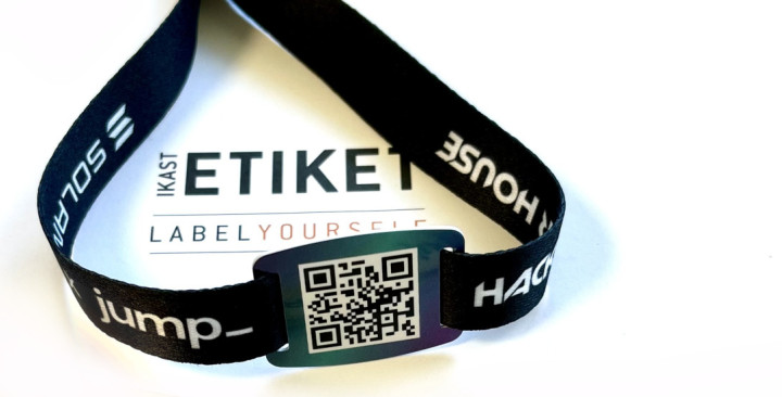 Armband mit QR Code oder Barcode