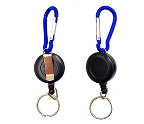 Schwarzes Jojo mit Schlüsselring und blauem Karabiner
