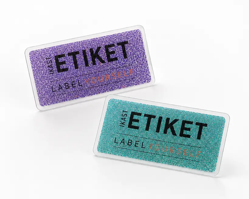 Reflex-Bügeletiketten mit Text und Logo